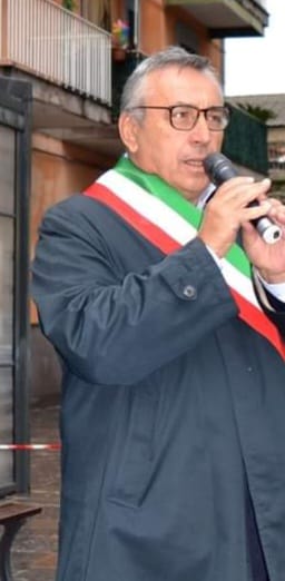 Il sindaco Enzo Falco sempre più nel caos politico