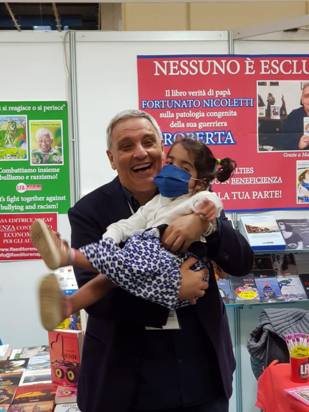 Maurizio De Giovanni allo Stand della Lfa Publisher