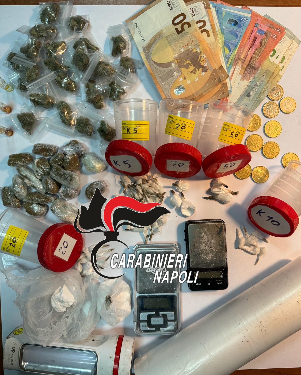 Un precedente sequestro di soldi e droga sempre a via Cairoli