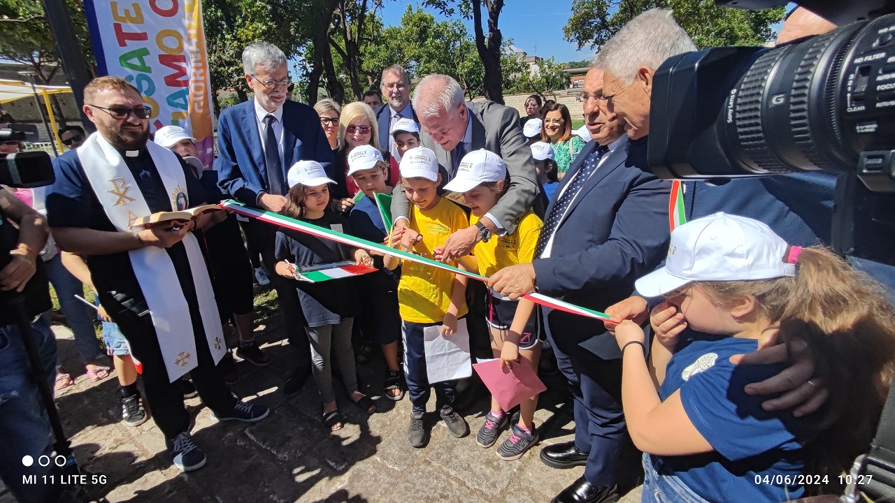 Il ministro Zangrillo, il prefetto e il questore di Napoli inaugurano la riapertura del Parco Urbano di Pascarola