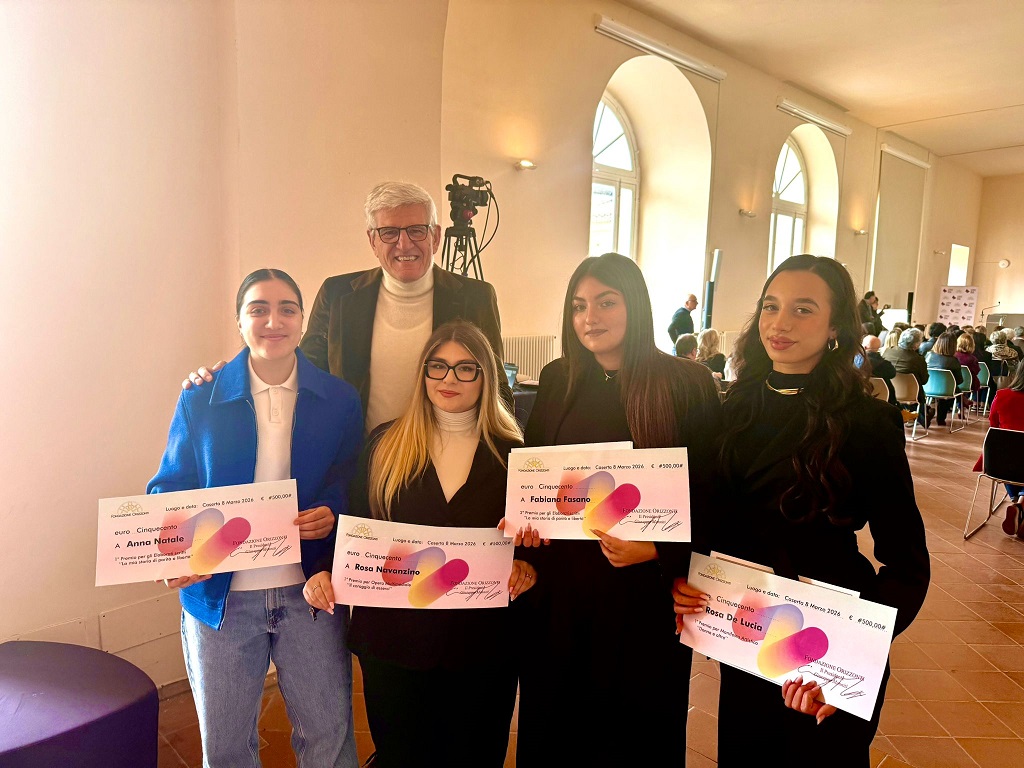 Le ragazze premiate con l'assessore Raffaele Marzano